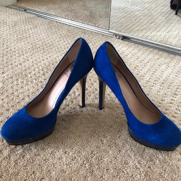 Vince Camuto - Picture 3 of 5